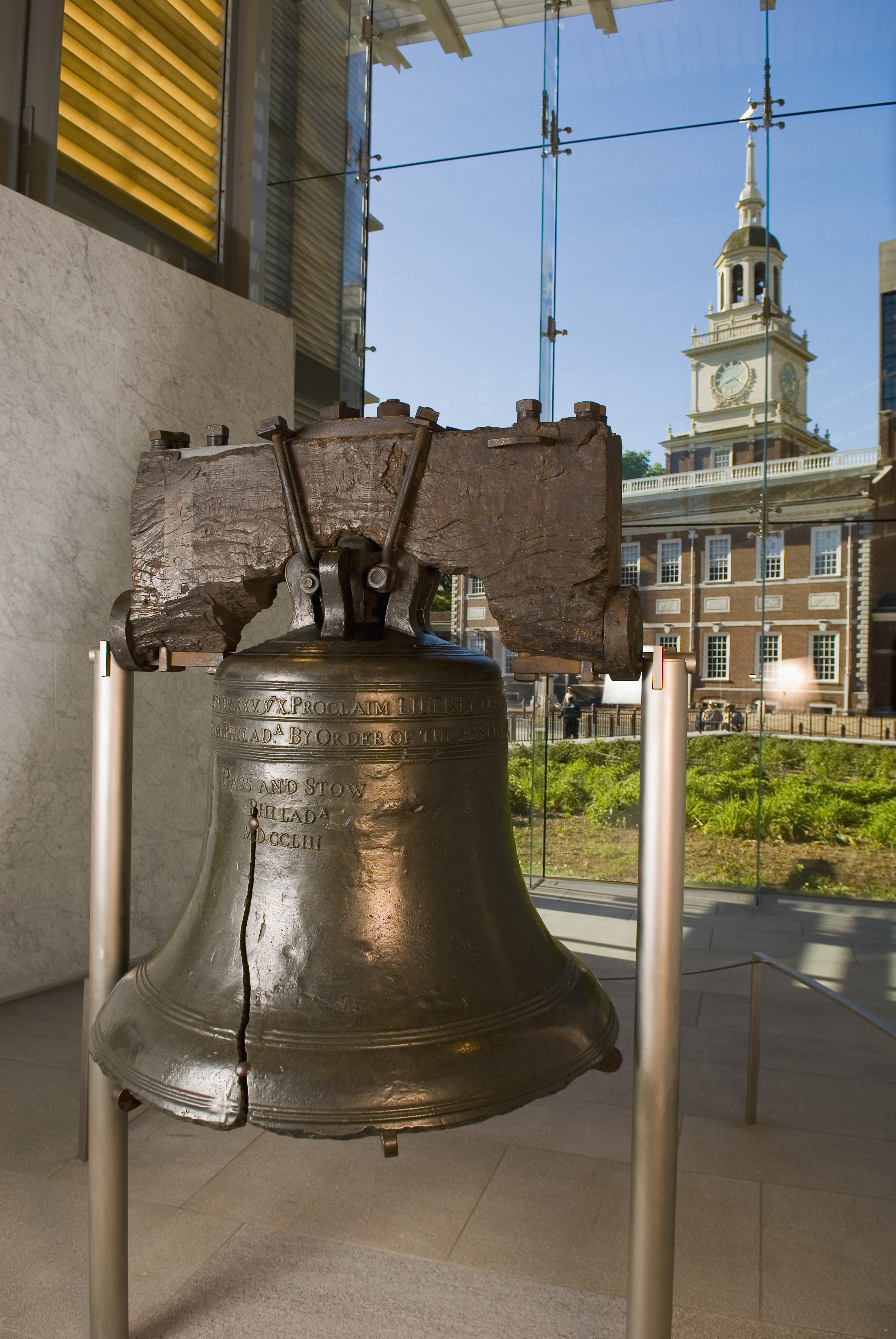 Liberty bell and independence hall in philadelphia Pennsylvania 