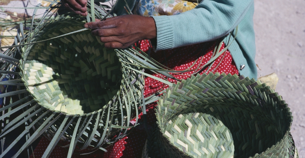tarahumaranwomanweavingabasket Chihuahua Pictures Chihuahua