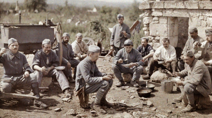 French soldiers of the 370th Infantry Regiment during the battle of the Aisne, 1917.
