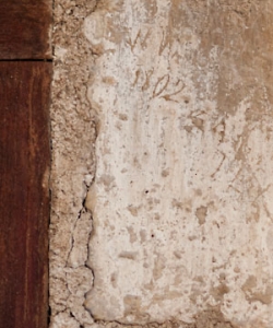 A view of the newly discovered inscriptions, located next to a window above the Alamo church's main entrance. (Credit: Jeff Jowdy/Jowdy Photography)