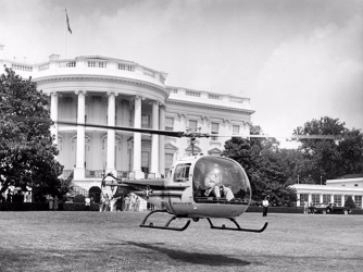Eisenhower on first helicopter ride (Credit: Smithsonian Air & Space Museum)