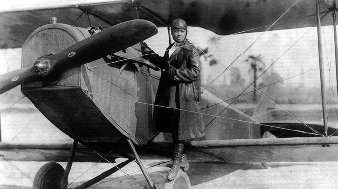Bessie Coleman and her plane in 1922. (Credit: Public Domain)