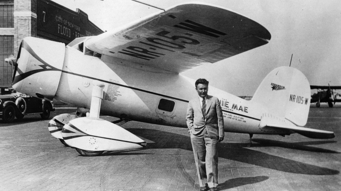 Wiley Post before making the first solo flight around the world, in 7 days, 18 hours and 49 minutes. (Credit: Hulton Archive/Getty Images)