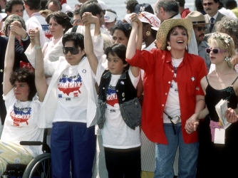 Singer Yoko Ono and son Sean Lennon and actress/singer Liza Minnelli attend the Hands Across America. (Credit: Ron Galella/WireImage)