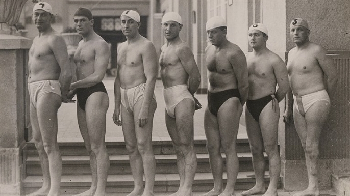 Oliver Halassy (far right) and the 1932 Hungarian water polo team.
