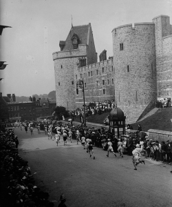 The start of the Marathon at Windsor Castle at the Olympic Games in 1908. (Credit: Topical Press Agency / Getty Images)