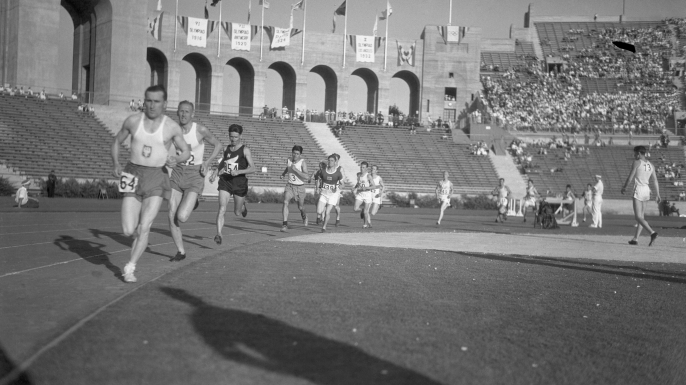 Polish runner Janus Kusocinski wins gold in at the 1932 Olympics. (Credit: Bettmann)
