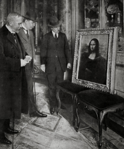 Authorities inspecting the recovered Mona Lisa in Florence.