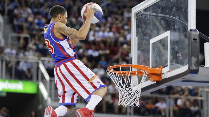 Carde 'Rocket' Pennington of Harlem Globetrotters dunks the ball during the exhibition game between Harlem Globetrotters and World All-Stars at Laszlo Papp Budapest Arena on June 2, 2016 in Budapest, Hungary. (Credit: Laszlo Szirtesi/Getty Images)