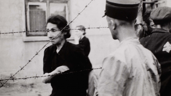 Ghetto police with woman behind barbed wire, 1940-1944, by Henryk Ross. (Credit: Art Gallery of Ontario)