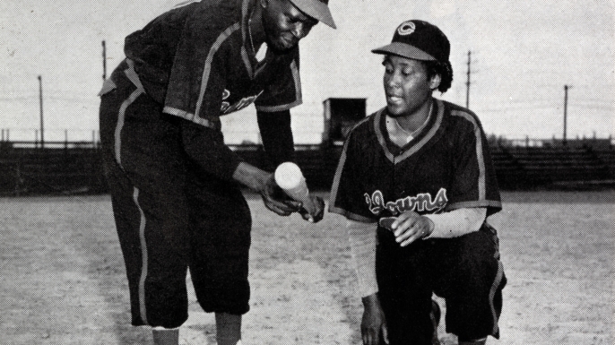 Toni Stone and Buster Haywood on the Indianapolis Clowns of the National Negro Leagues pose for a photograph around 1950 in Indianapolis, Indiana. (Credit: Transcendental Graphics/Getty Images)
