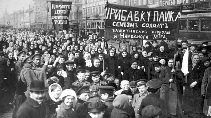 Striking workers on the first day of the revolution. (Credit: Fine Art Images/Heritage Images/Getty Images)