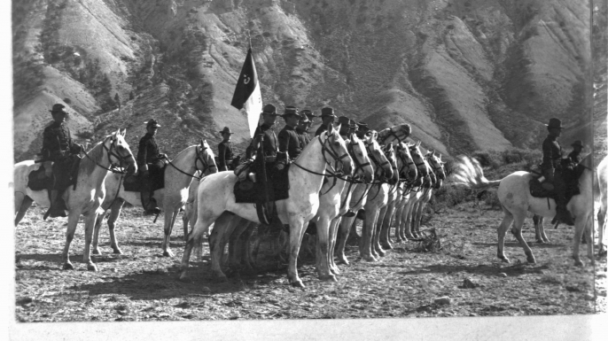 Cavalry troop performing drills at Yellowstone. (Creidt: B.L. Singley/Library of Congress/Getty Images)