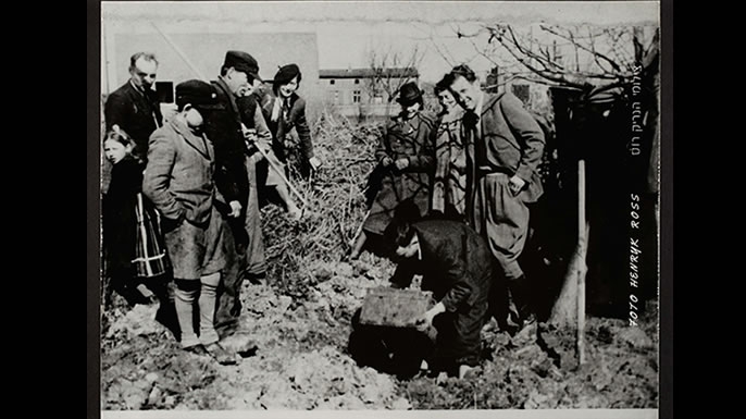 Excavating the box of negatives and documents Henryk Ross buried in the ghetto at 12 Jagielonska Street, Loda, March 1945, by Henryk Ross. (Credit: Art Gallery of Ontario)