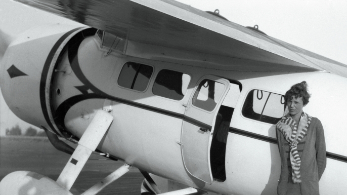 Amelia Earhart just before setting a new speed record for flyers. (Credit: Bettmann/Getty Images)