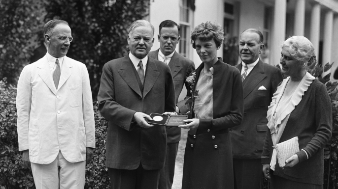 President Herbert Hoover presenting the National Geographic Society gold medal to Amelia Earhart in recognition of her continuous solo flight across the Atlantic. (Credit: Bettmann/ Getty Images)