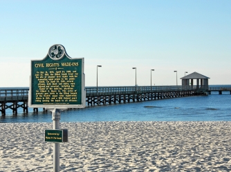 Civil Rights Marker on Biloxi Beach in Biloxi, Mississippi. (Credit: Dimitry Bobroff/Alamy Stock Photo)