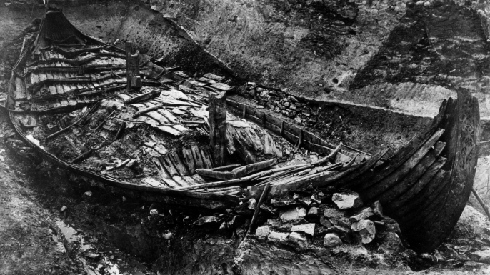 The excavation of the Oseberg ship, a Viking vessel used as the burial chamber of an important woman in 834 AD. It was discovered on a farm in Vestfold, Norway in 1904. (Credit: Hulton Archive/Getty Images)
