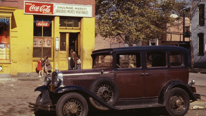 1931 Chevrolet parked in front of a market, Washington, D.C., 1941. (Credit: Louise Rosskam/Buyenlarge/Getty Images)