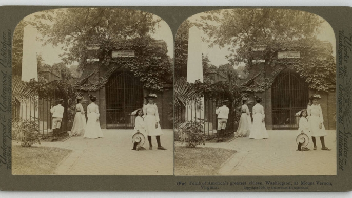 Stereoscopic view of visitors at the new tomb at Mount Vernon, 1904. (Credit: The Washington Library)