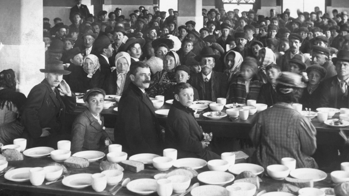 Dinning Room for detained immigrants at Ellis Island. (Credit: Bettmann/Getty Images)