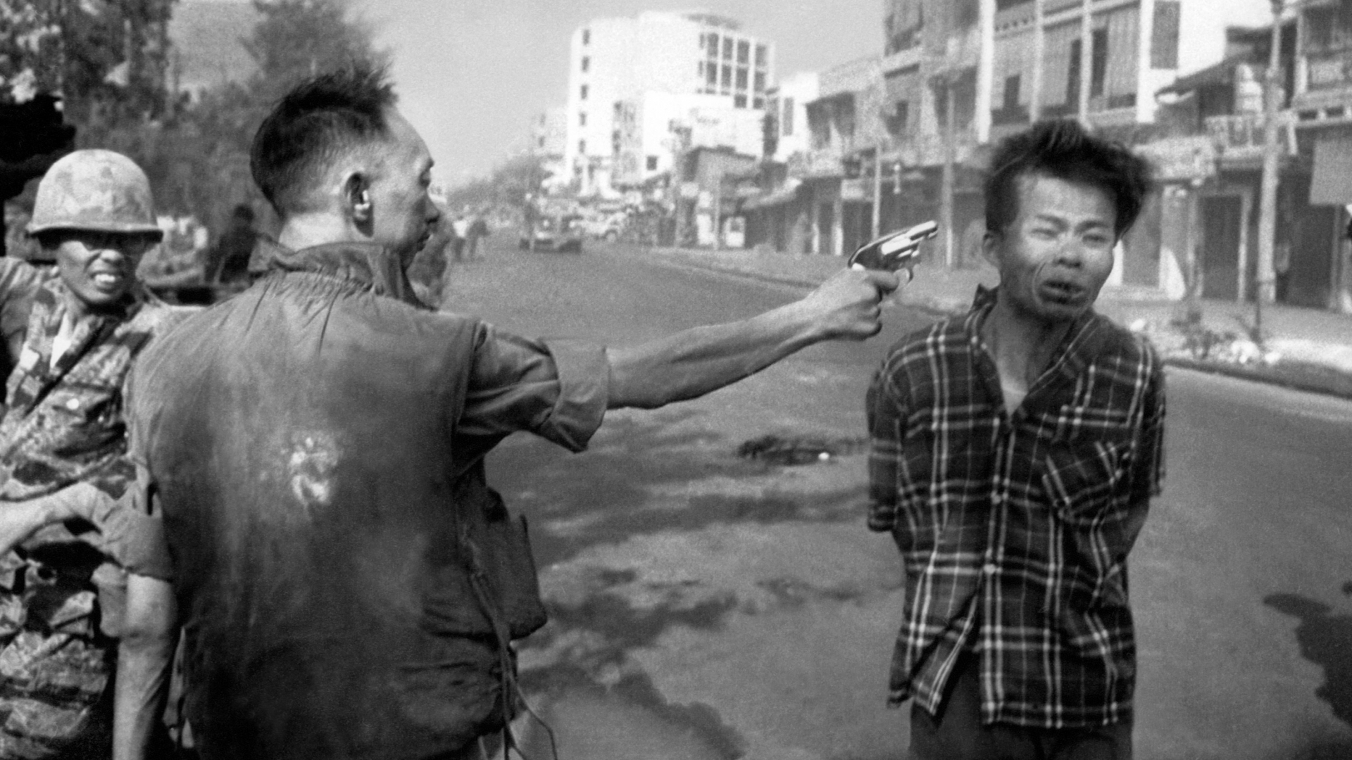 South Vietnamese Gen. Nguyen Ngoc Loan, chief of the national police, fires his pistol, shoots, executes into the head of suspected Viet Cong officer Nguyen Van Lem (also known as Bay Lop) on a Saigon street Feb. 1, 1968, early in the Tet Offensive. (Credit: Eddie Adams/AP Photo)