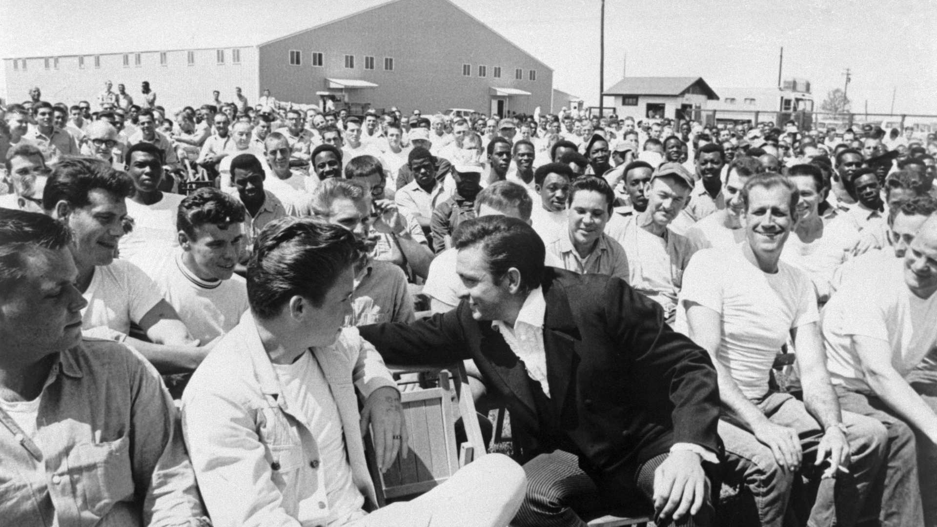 Johnny Cash chatting with some of the inmates and guests during his visit to Cummins Prison in Arkansas. April 10, 1969. (Credit: Bettmann Archive/Getty Images)