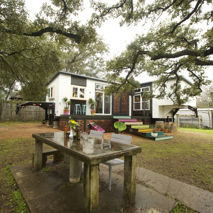 Aaron and Meredith got a new tiny house to help their wine business flourish.