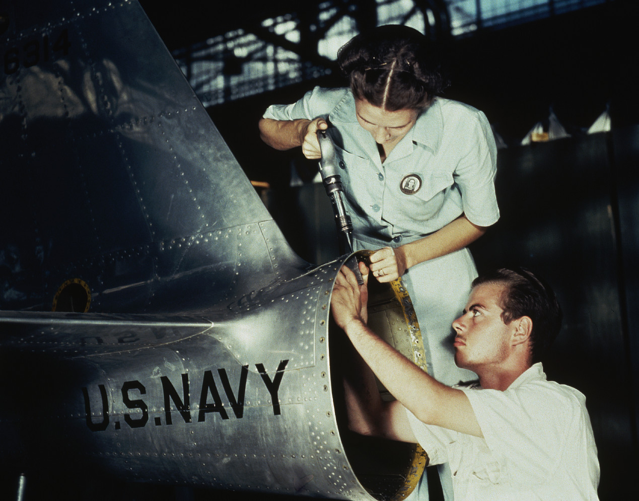 rivetersinaircraftfactory2 Women Factory Workers of World War II