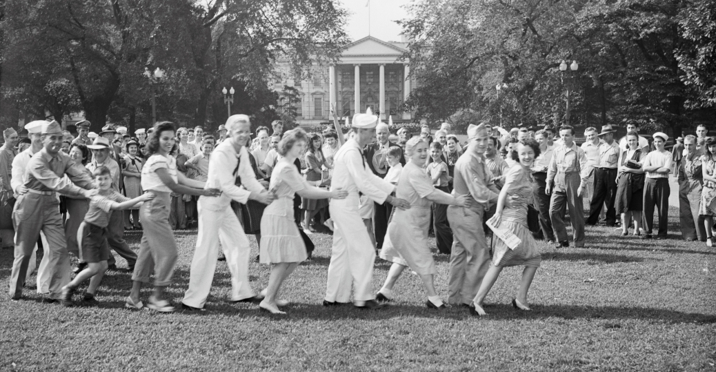 congalineatvjdaycelebration VJ Day Pictures World War II