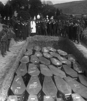 Servicemen attend a mass funeral in Cobh, County Cork, Ireland for victims of the Lusitania disaster. (Credit: Topical Press Agency/Getty Images)
