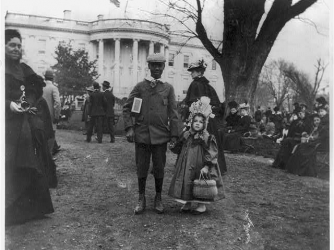 Children at the 1898 Easter Egg Roll. (Credit: Library of Congress)
