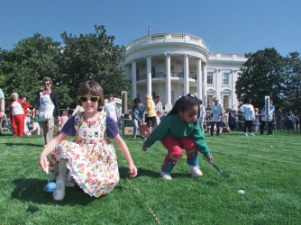 Children along the south lawn during the 1998 Easter Egg Roll. (Credit: Getty Images)