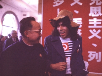 Qian Weichang met with the visiting U.S. table tennis player Glenn Cowan in 1971. (Credit: ChinaFotoPress/Getty Images)