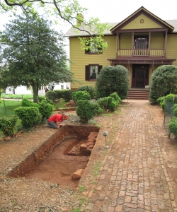 Excavation at Ash Lawn. (Credit: James Monroe's Highland)