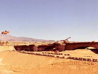 London Bridge under construction in Arizona. (Credit: ProveIt / Ianmacm)