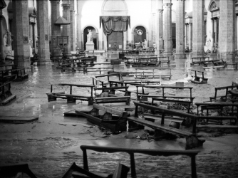 The interior of the basilica of Santa Croce in a mess because of the flood. Florence, 1966. (Credit: Giorgio Lotti Mario De Biasi Sergio Del Grande/Getty Images)