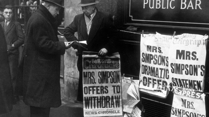 8th December 1936: Latest newspaper editions on sale, with up to date news of Edward VIII's abdication. (Credit: J. A. Hampton/Topical Press Agency/Getty Images)