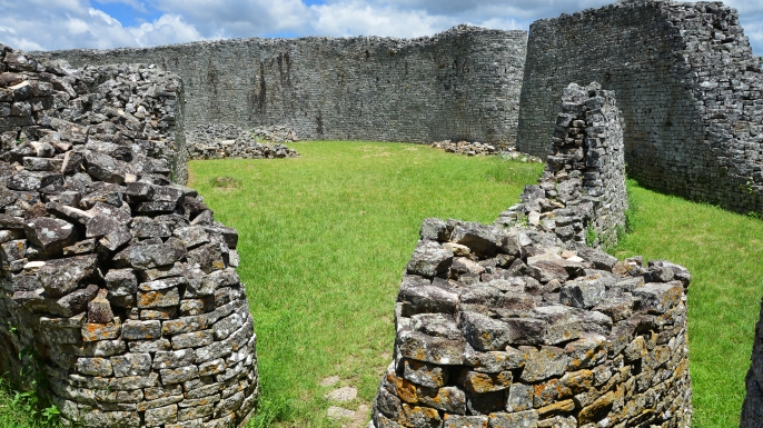 The great enclosure courtyard, Great Zimbabwe. (Credit: Bill Raften/Getty Images)