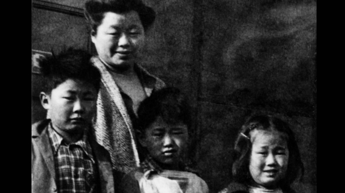 Fumiko Emily Takei and her three children, George Takei is on the left. (Credit: George Takei)