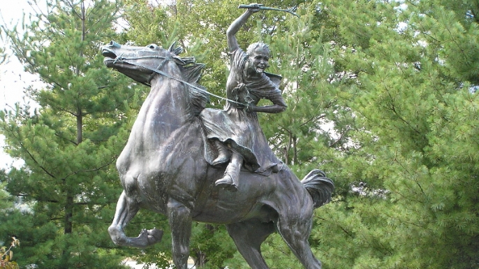 Statue of Sybil Ludington on Gleneida Avenue in Carmel, New York. (Credit: Anna Hyatt Huntington/Wikipedia)