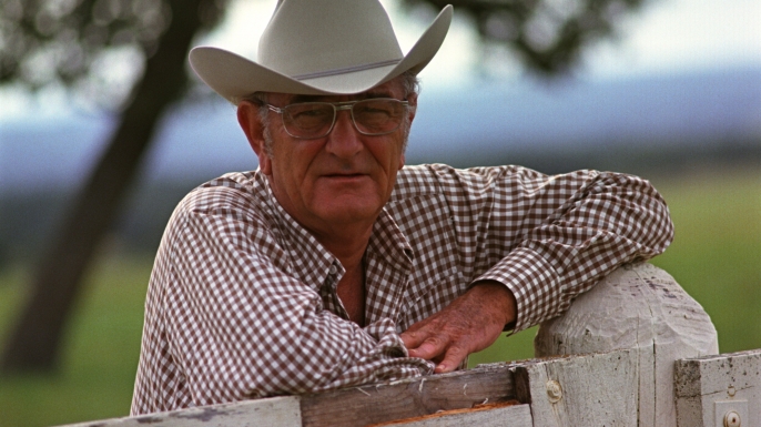 Wearing a ten gallon hat at his ranch in Texas, 1972. (Credit: Public Domain)