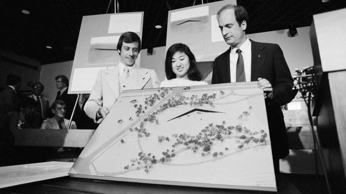 Jan C. Scruggs (L), President of the Vietnam Veteran's Memorial Fund, and Project Director Bob Doubek (R) display the final design for the memorial, designed by Yale architecture student Maya Ying Lin. (Credit: Bettmann/Getty Images)