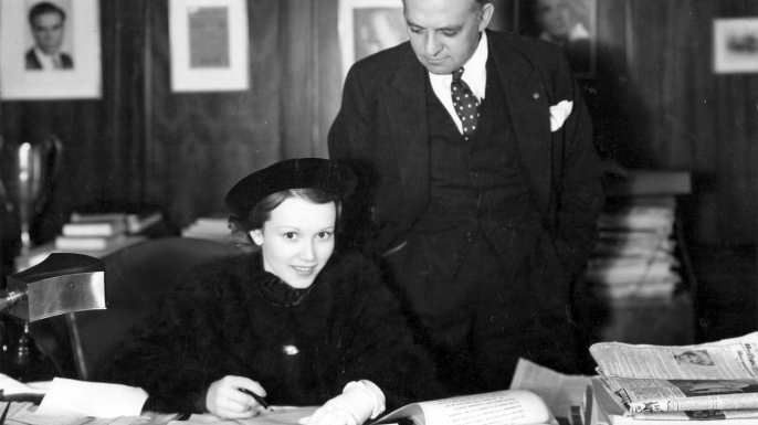 Producer Harry Cohn watching over an unidentified young starlet. (Credit: RGR Collection/Alamy Stock Photo)