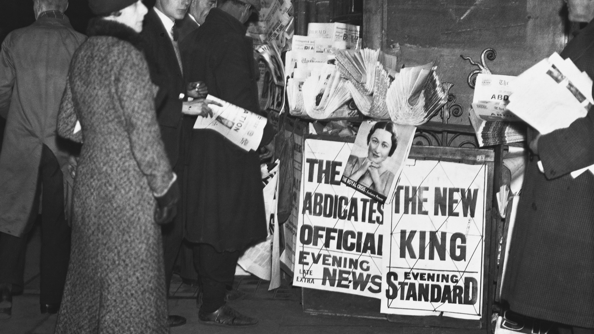 A newspaper stand in Parliament Square with the news of King Edward VIII's abdication. (Credit: Hulton-Deutsch Collection/CORBIS/Corbis via Getty Images)