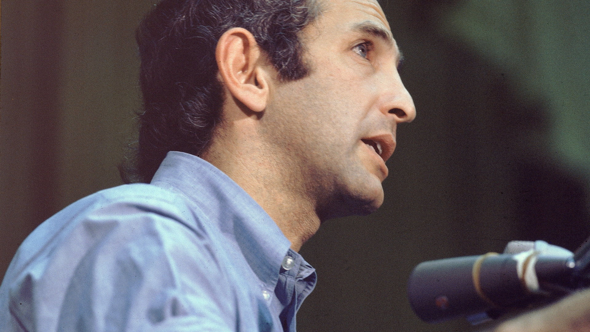 Daniel Ellsberg, publisher of 'The Pentagon Papers,' speaking at a press conference. (Credit: Pictorial Parade/Getty Images)