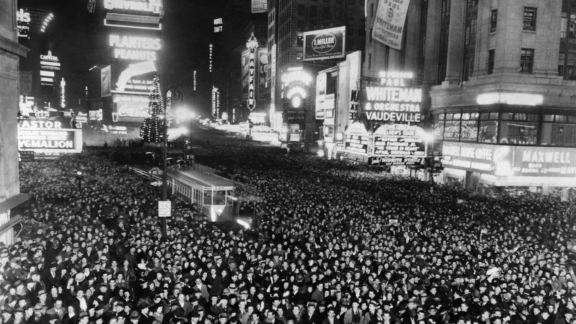 People gathering in Times Square to celebrate the New Year Eve, 1938. (Credit: France Presse Voir/AFP/Getty Images)