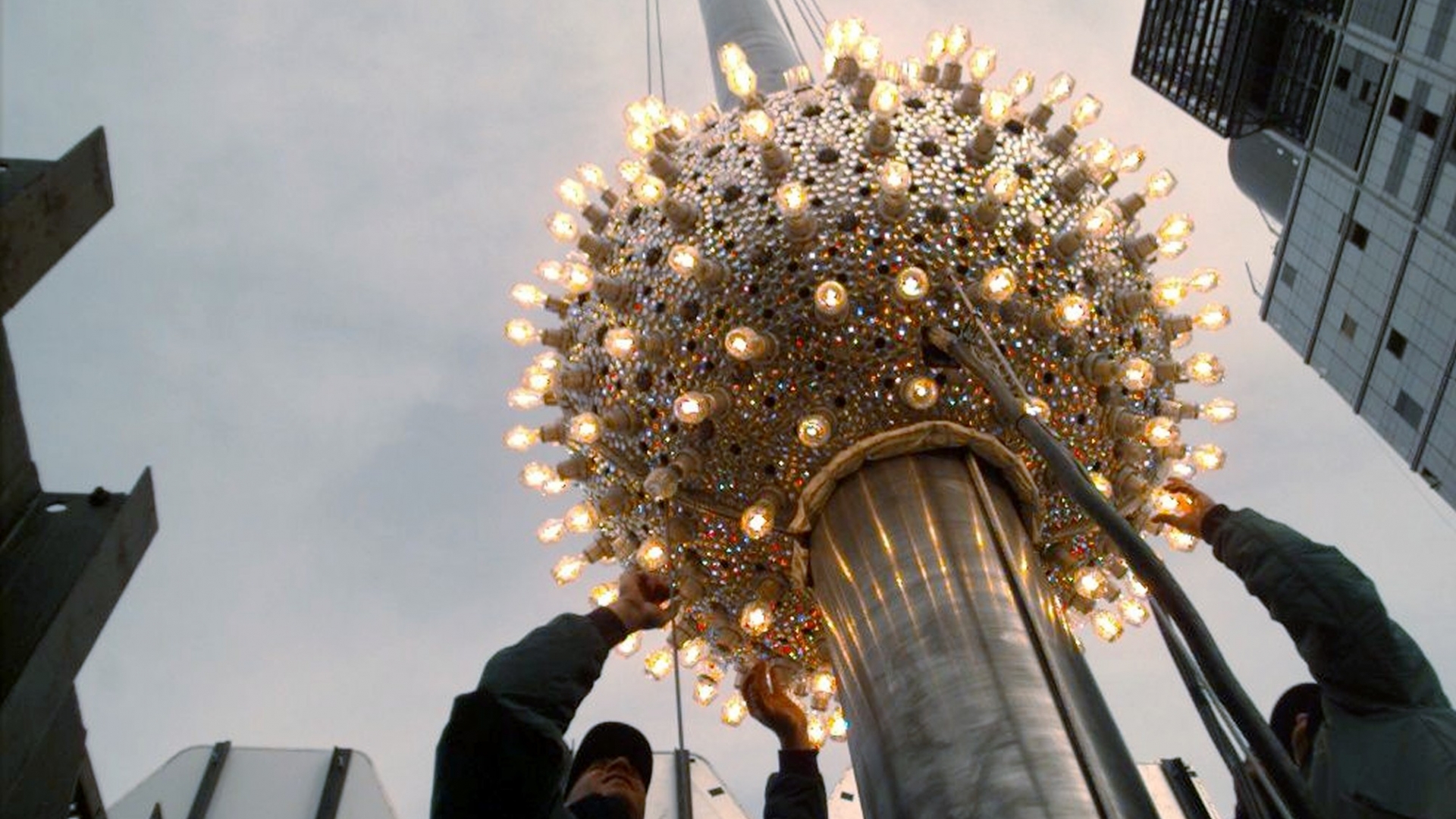 Lighting technicians preparing the New Year's Eve ball in Times Square, 1998. (Credit: Susan Watts/NY Daily News Archive via Getty Images)