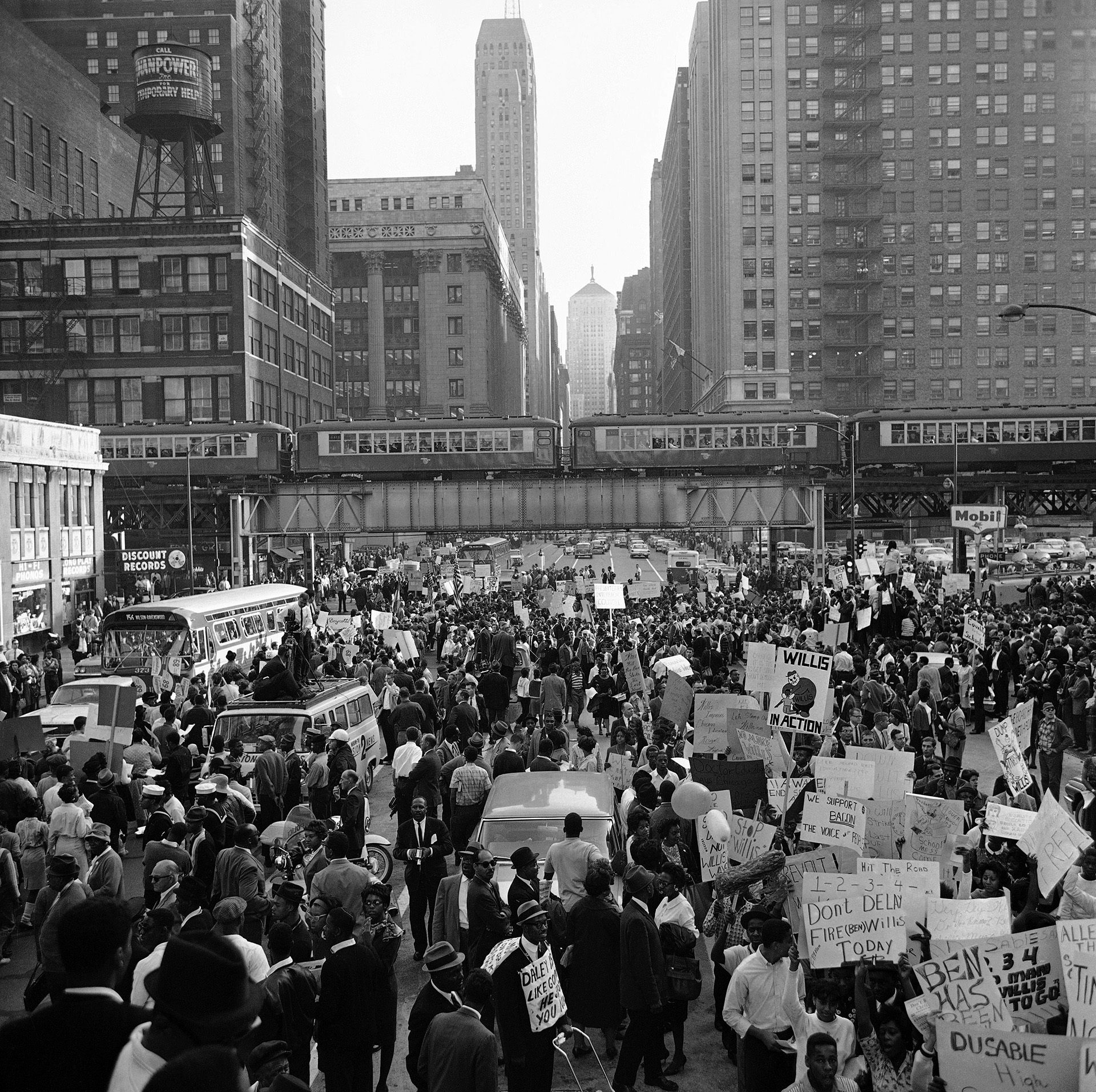 Crowd fills LaSalle Street between City Hall and the building housing Board of Education as thousands of demonstrators marched in Chicago on October 22, 1963. (Credit: Paul Cannon/AP Photo)