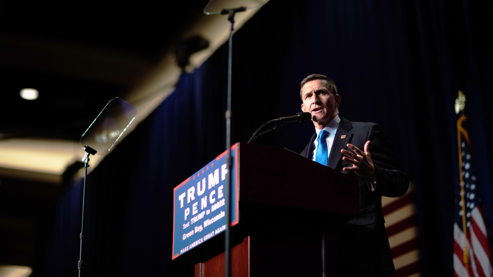 Retired General Mike Flynn at a rally for Donald Trump in Green Bay, Wisconsin, October 17, 2016. (Credit: David Hume Kennerly/Getty Images)